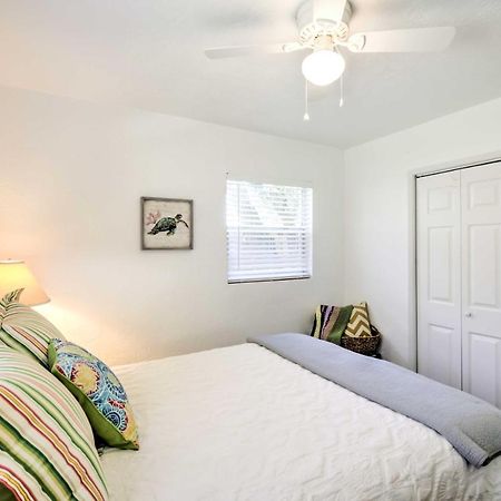 New Smyrna Beach Abode With Fire Pit, Walk To Beach! Extérieur photo