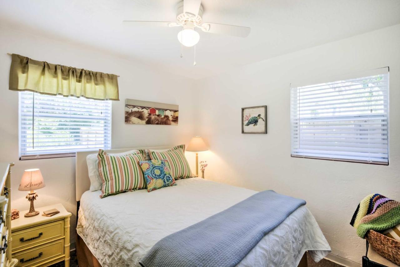 New Smyrna Beach Abode With Fire Pit, Walk To Beach! Extérieur photo